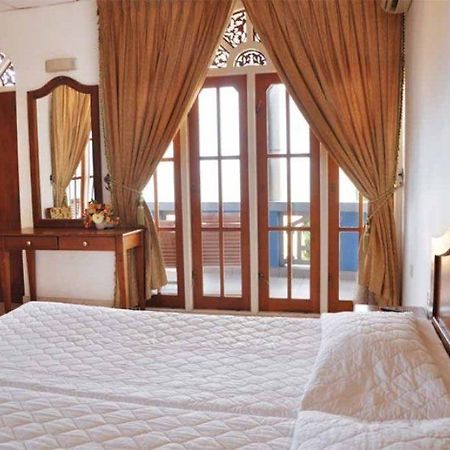 The Reef Beach Hotel Негомбо Экстерьер фото