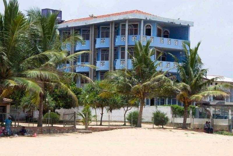The Reef Beach Hotel Негомбо Экстерьер фото