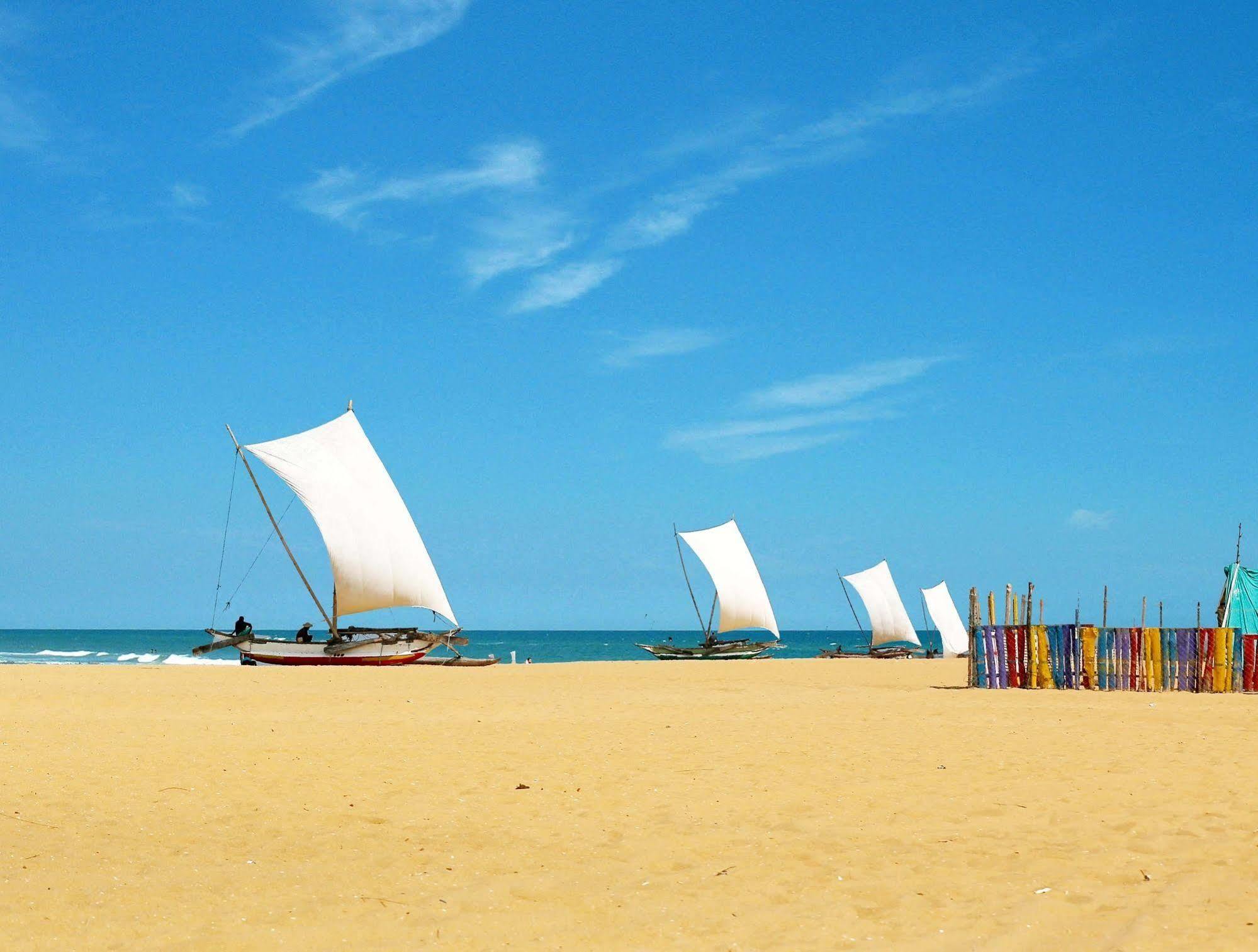 The Reef Beach Hotel Негомбо Экстерьер фото