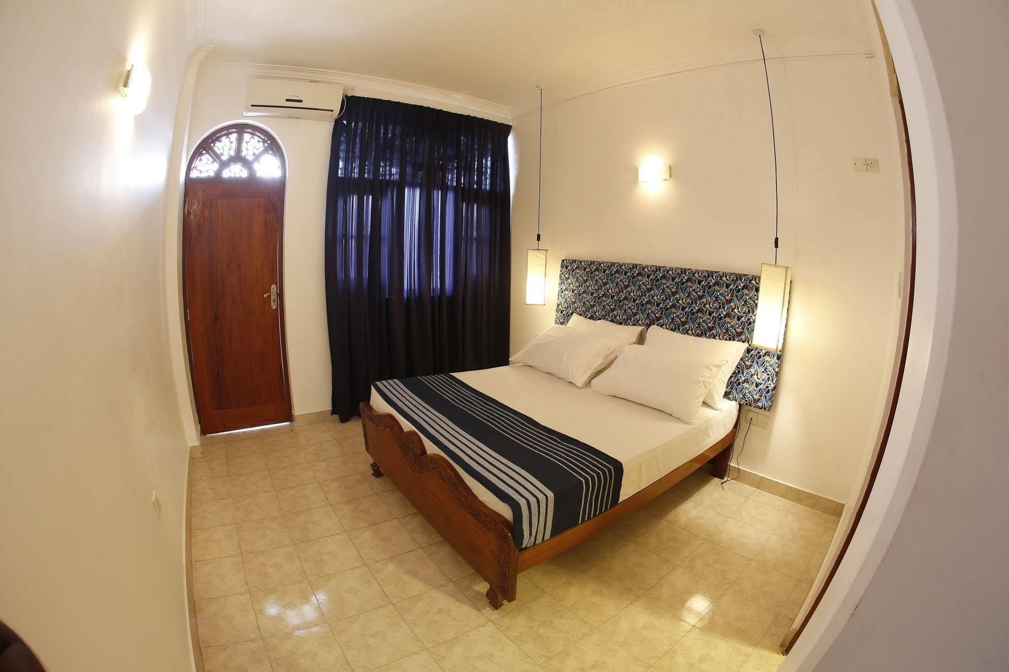 The Reef Beach Hotel Негомбо Экстерьер фото