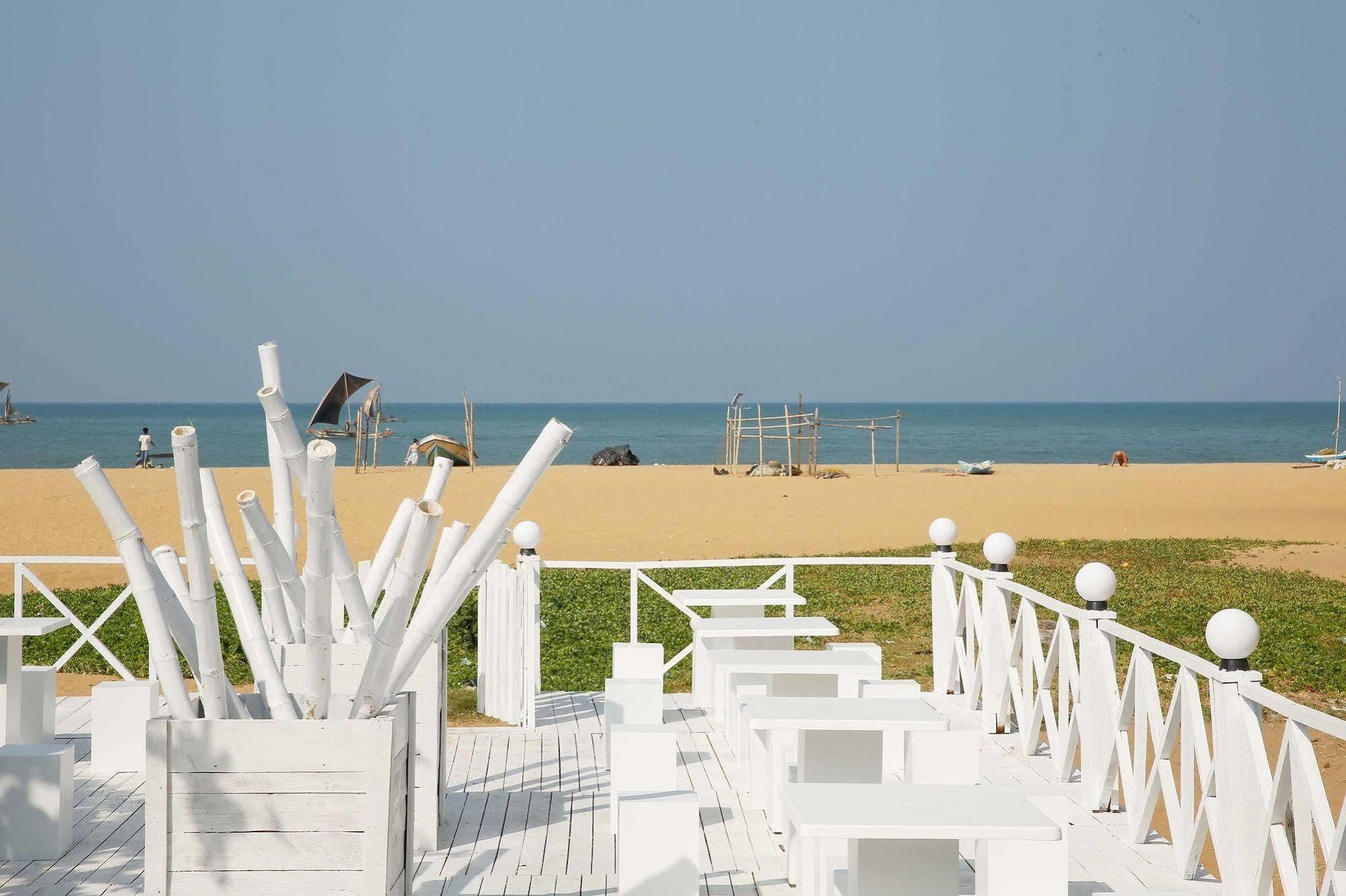 The Reef Beach Hotel Негомбо Экстерьер фото